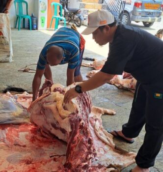 Idul Adha, PKS Lampung Utara Bagikan 700 Kaket Daging Kurban