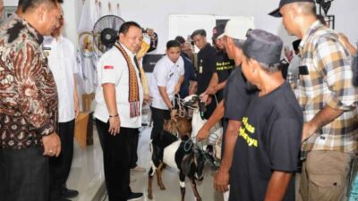 Gubernur Arinal Serahkan Bantuan untuk Desa Baznas Sektor Peternakan di Tuba