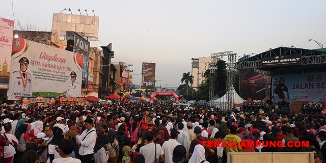 HUT ke-342 Kota Bandarlampung, Puluhan Ribu Peserta Ikuti Jalan Sehat Berhadiah Mobil