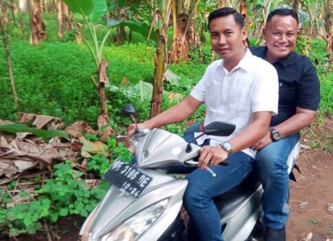 Dibonceng Naik Motor, Nanang Ermanto Tembus Lokasi Bedah Rumah yang Sulit Terjangkau