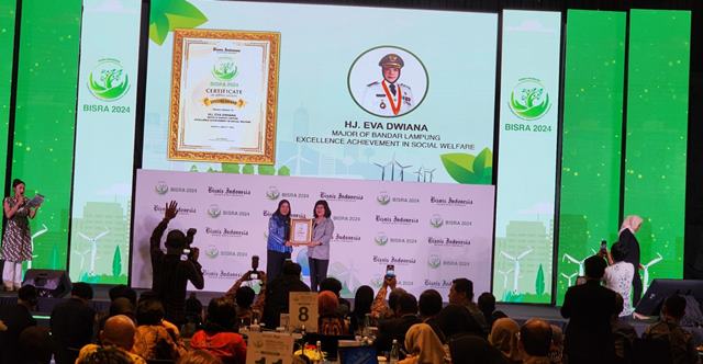 Walikota Bandarlampung Eva Dwiana Terima Penghargaan Khusus dari BISRA