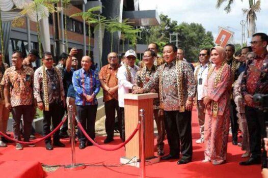 Gubernur Arinal Djunaidi Resmikan Pasar UMKM
