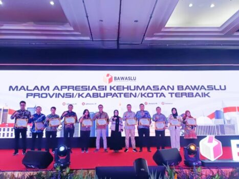 Bawaslu Provinsi Lampung Raih Penghargaan Kehumasan Terbaik dari Bawaslu RI