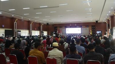 Pemkot Bandarlampung Serahkan 700 Payung dan Tripod kepada Pedagang Kecil dan Menengah