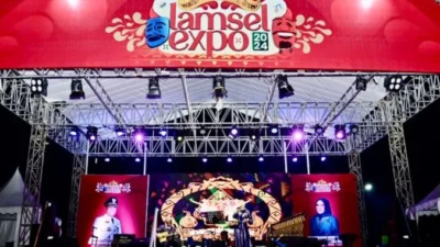 Gitar Tunggal dari Kecamatan Rajabasa Warnai Malam Lampung Selatan Expo 2024