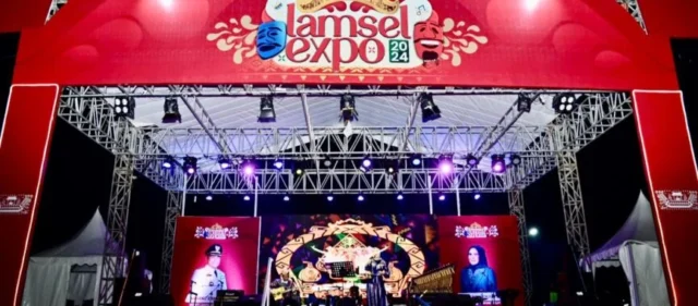 Gitar Tunggal dari Kecamatan Rajabasa Warnai Malam Lampung Selatan Expo 2024