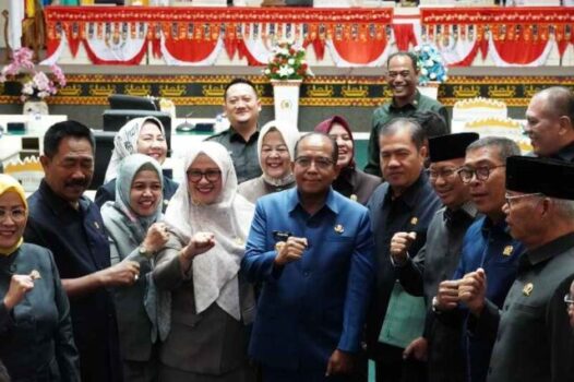 Pj. Gubernur dan Ketua DPRD Tandatangani Raperda Pertanggungjawaban Pelaksanaan APBD Lampung TA 2023