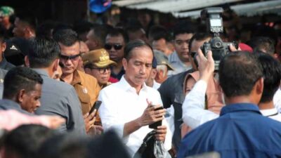 Pj. Gubernur Samsudin Dampingi Kunjungan Presiden Jokowi ke Pasar Sentral Kota Bumi