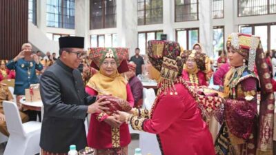 Pj. Gubernur Samsudin Kukuhkan Dwita Ria Gunadi sebagai Ketua Umum DPP Mighrul Lappung Bersatu