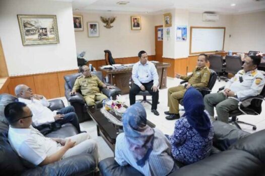 Pj. Gubernur Samsudin Tinjau Kantor Pusat Bank Lampung dan Kunjungi Kantor OJK Lampung