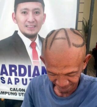 Pilkada Lampung Utara, Pemuda Ini Rela Cukur Rambut Bertuliskan PAS