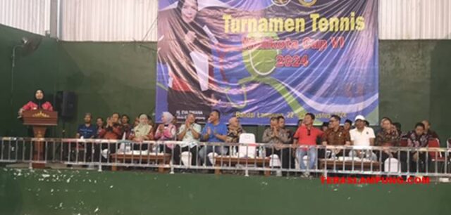 Walikota Eva Dwiana Buka Turnamen Tenis Lapangan Walikota Cup VI