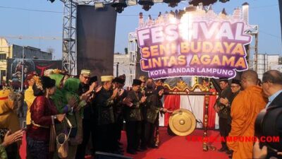 Walikota Eva Dwiana Buka Festival Seni Budaya Lintas Agama di Tugu Adipura