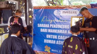 Ada Pangkas Rambut Gratis di Jumber MA Peduli