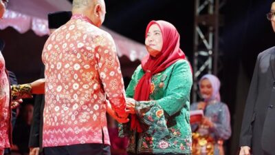 Dinilai Berhasil Membina Koperasi dan UMKM, Walikota Eva Dwiana Raih Satya Lencana Wira Karya
