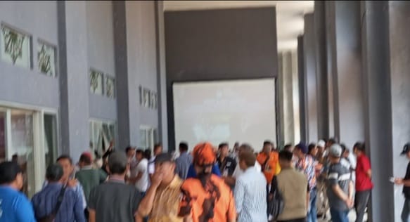 Tidak Memuaskan, Fasilitas Kegiatan Pengundian Nomor Urut Peserta Pilkada Lampung Utara Dikritik Warga