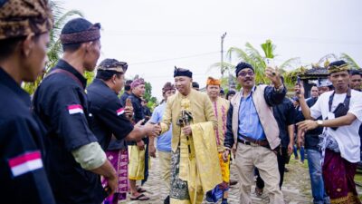 RMD Terima Gelar Ksatria Shri Nata Buana dari Komunitas Hindu Bali