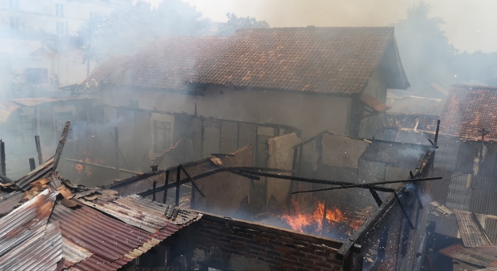 Satu Rumah di Kelurahan Sawah Brebes Bandarlampung Hangus Terbakar