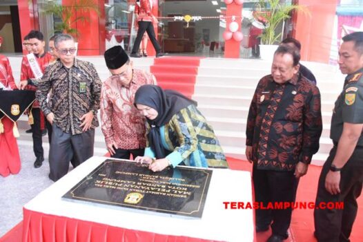 Walikota Eva Dwiana Resmikan Mal Pelayanan Publik