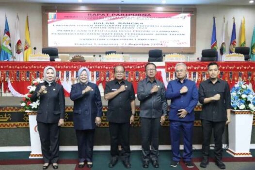Pj. Gubernur Lampung dan Ketua DPRD Tandatangani Persetujuan Bersama Perda APBD-P TA 2024