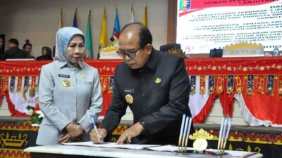 Pj. Gubernur Lampung dan Ketua DPRD Tandatangani Persetujuan Bersama Raperda APBD 2025