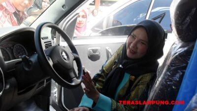 Walikota Eva Dwiana Serahkan 15 Kendaraan dan Satu Ambulans kepada 16 Puskesmas