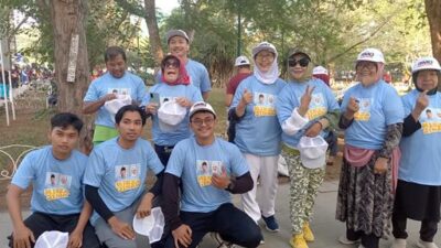 Care Free Day, Relawan Matahari Bagikan Kaos dan Topi Mirza-Jihan