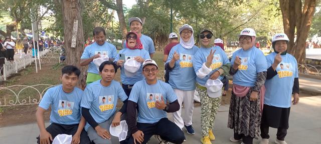 Care Free Day, Relawan Matahari Bagikan Kaos dan Topi Mirza-Jihan