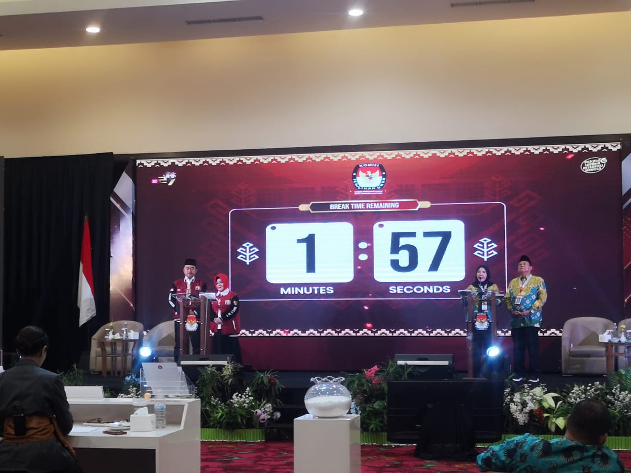 Debat Paslon Kepala Daerah Bandarlampung, Reihana Soroti Buruknya Pelayanan E-KTP