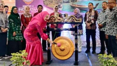 Nuri Maulida Pimpin Dekranasda Lampung Selatan Promosikan Kerajinan Khas di ITTIE Batam