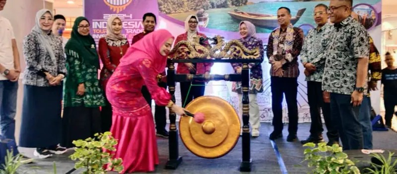 Nuri Maulida Pimpin Dekranasda Lampung Selatan Promosikan Kerajinan Khas di ITTIE Batam