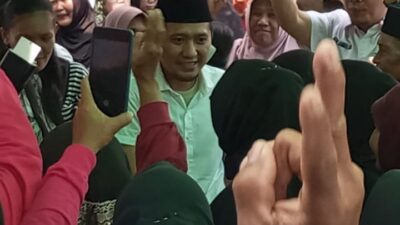 Kampanye di Abung Semuli, Calon Bupati Ardian Saputra Diserbu Emak-Emak