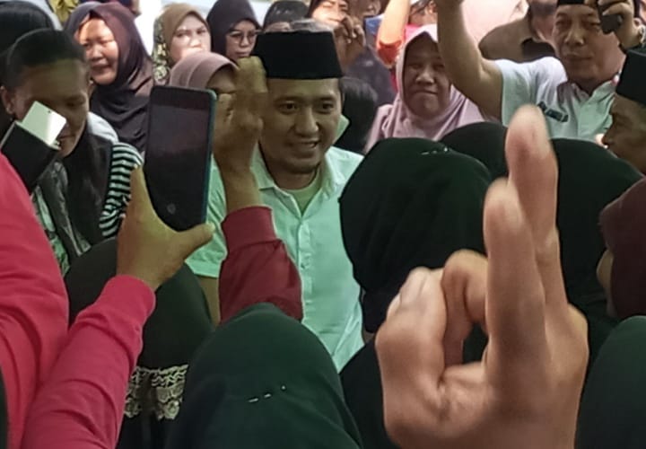 Kampanye di Abung Semuli, Calon Bupati Ardian Saputra Diserbu Emak-Emak
