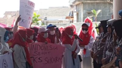 Tuntut Ada Penerimaan P3K, Ratusan Bidan di Lampung Utara Datangi DPRD