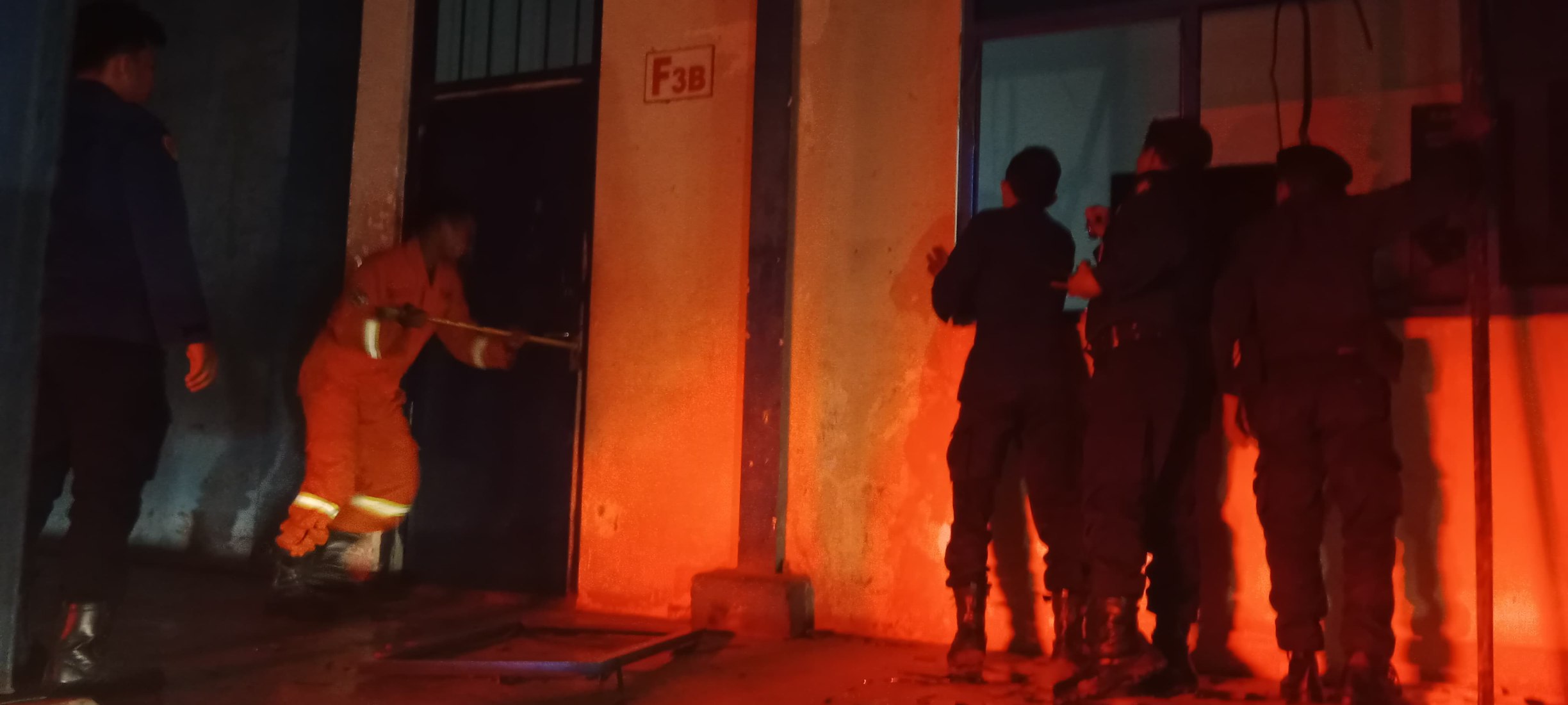 Gudang Alat Elektronik dan Gudang Makanan di Jl Yos Sudarso Bandarlampung Ludes Terbakar