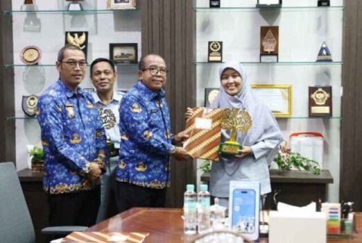 Pj. Gubernur Samsudin Serahkan Penghargaan Pemenang Lomba Wana Lestari Tingkat Provinsi Lampung 2024
