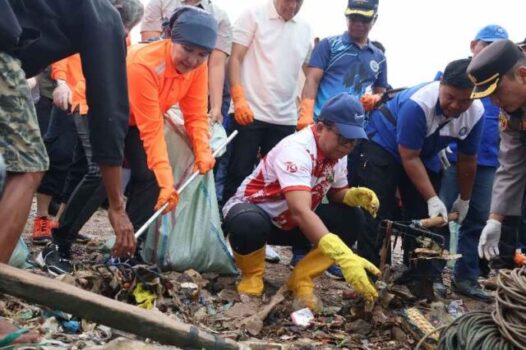 Penjabat Gubernur Lampung Samsudin Buka Kegiatan Coastal Clean Up 2024