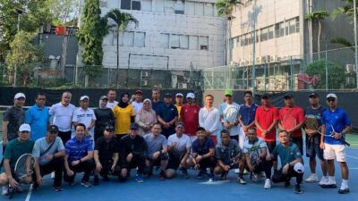 Pj. Gubernur Samsudin dan Jajaran Pemprov Olahraga Tenis Bersama Jajaran Kemenpora RI