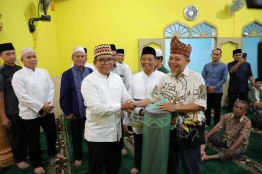 Pj. Gubernur Samsudin Silaturahmi dan Bernostalgia dengan Warga di Lingkungan Perum Bataranila