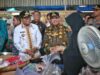 Pj. Gubernur Samsudin Tinjau Harga Bahan Kebutuhan Pokok dan Berdialog dengan Pedagang