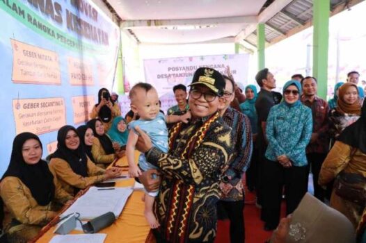 Pj. Gubernur Samsudin bersama Ibu Maidawati Tinjau Penanggulangan Stunting dan Posyandu