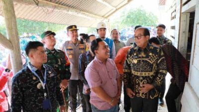 Pj. Gubernur Samsudin Lakukan Penyalaan Sambungan Listrik, Bantuan Pemasangan Gratis Masyarakat Pra-Sejahtera