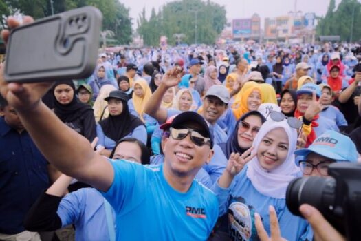 Ribuan Warga Antusias Ikuti Senam Sehat Bersama Mirza-Jihan di Kota Metro