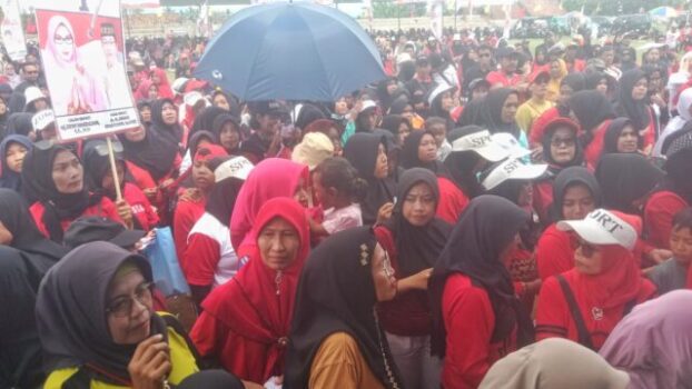 Pilkada Tanggamus, Ribuan Peserta  Ramaikan Jalan Sehat Kampanye Akbar Dewi-Ammar