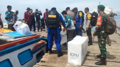Pilkada Lampung Selatan 2024, Logistik Diantar Pakai Kapal Khusus ke Pulau Sebesi