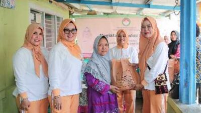 Peringati HUT Ke-25 DWP Provinsi Lampung dan Hari Ibu, Pj. Ketua DWP Gelar Bakti Sosial