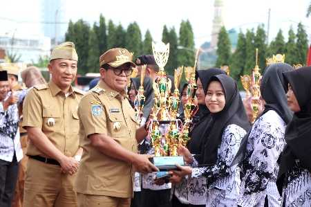 Pj. Gubernur Samsudin Pimpin Upacara HUT ke-79 PGRI dan Hari Guru Nasional Tingkat Provinsi Lampung 2024