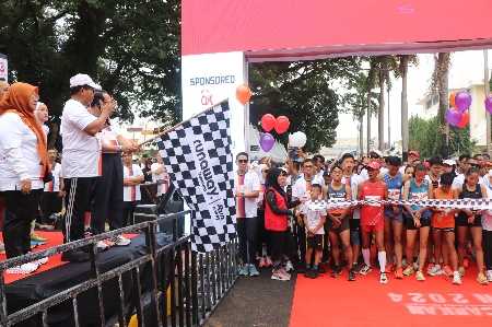 Gencarkan Literasi Keuangan, Penjabat Gubernur Lampung Lepas Peserta GENCARKAN Run 2024