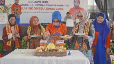 Pj Ketua TP PKK Maidawati Retnoningsih Samsudin Resmikan Galeri UMKM IKBL