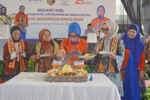 Pj Ketua TP PKK Maidawati Retnoningsih Samsudin Resmikan Galeri UMKM IKBL